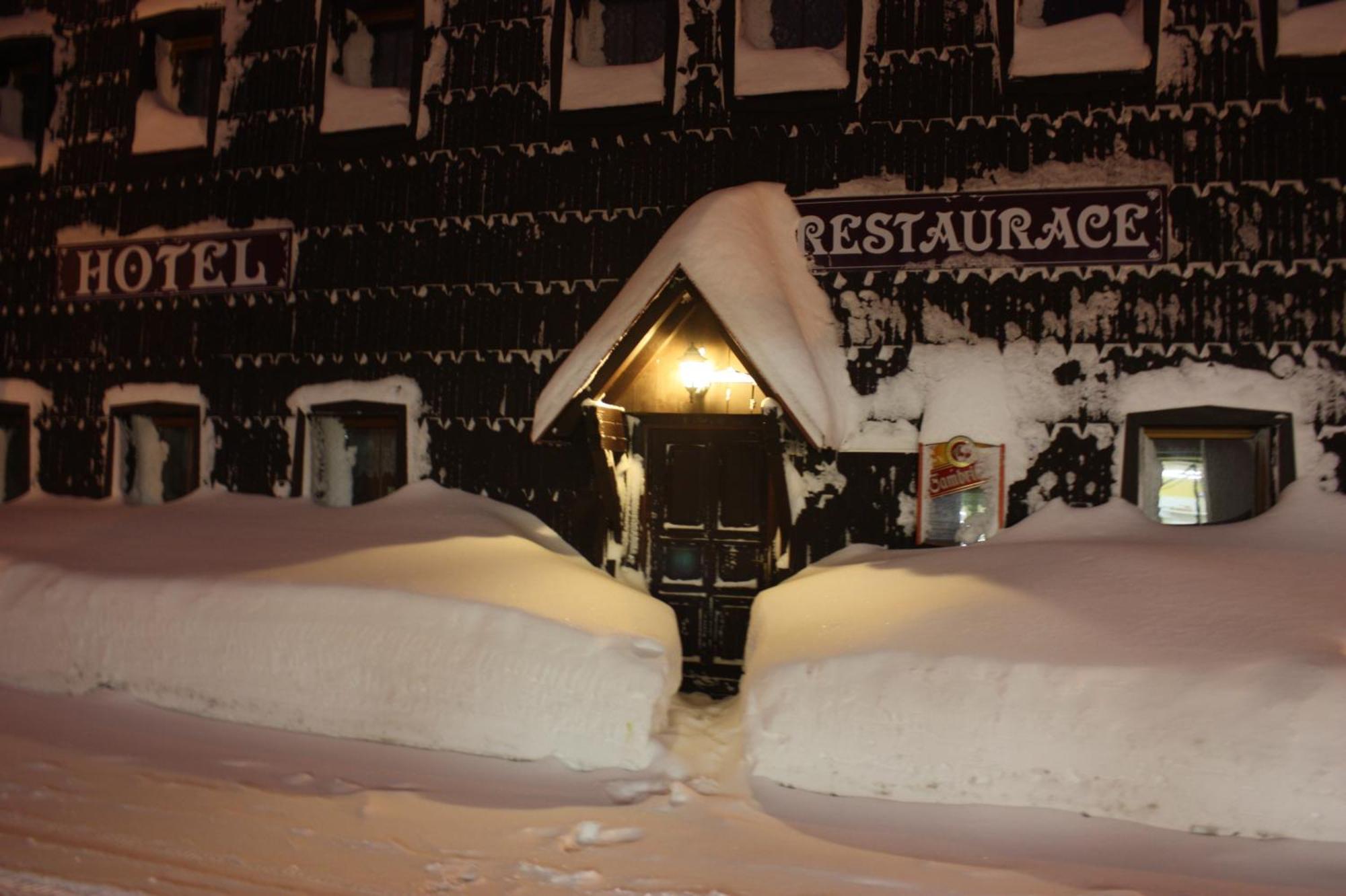 Hotel Penzion Pinokio Boží Dar Esterno foto